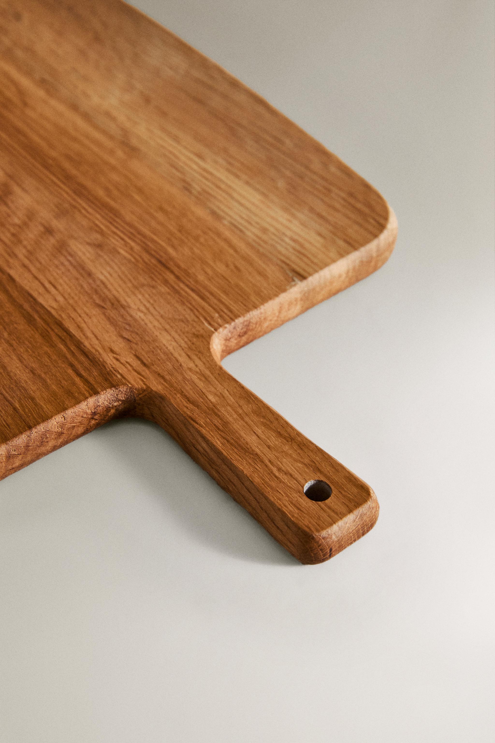 WOODEN CUTTING BOARD